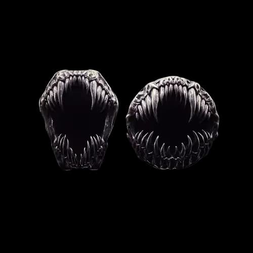 skull-snake-fang-ear-expander